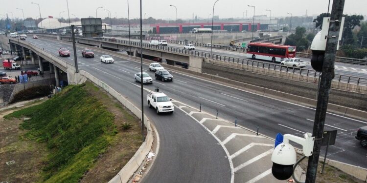 Proyecto busca que concesionarias de autopistas respondan por encerronas