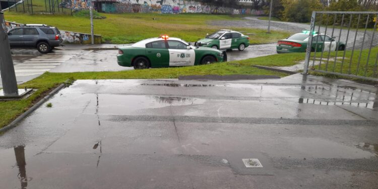 Rescatan con vida a hombre desde río Rahue en Osorno