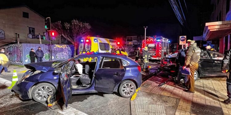 Dos lesionadas dejó colisión vehicular en sector céntrico de Osorno