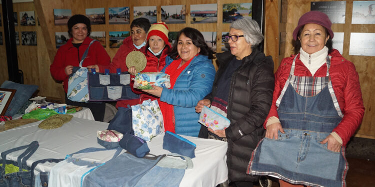 Más de 300 mujeres en Puyehue participan de talleres sobre reciclaje