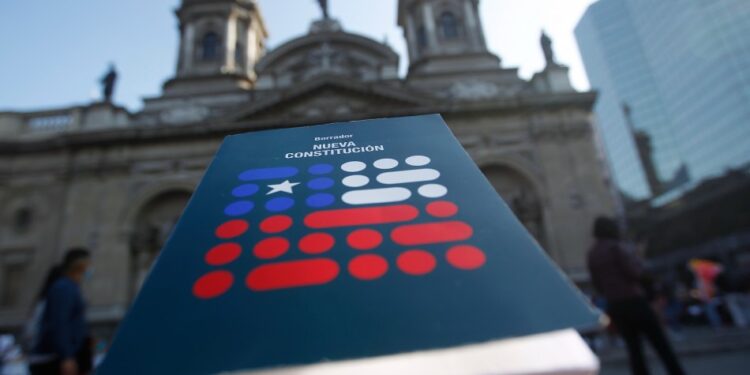 Encuesta Cadem: 38% votará Apruebo y 46% Rechazo en Plebiscito