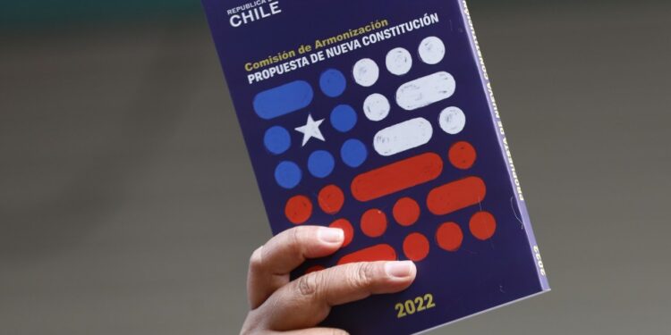 Cadem: «Rechazo» se mantiene en 46% y «Apruebo» baja a un 37%