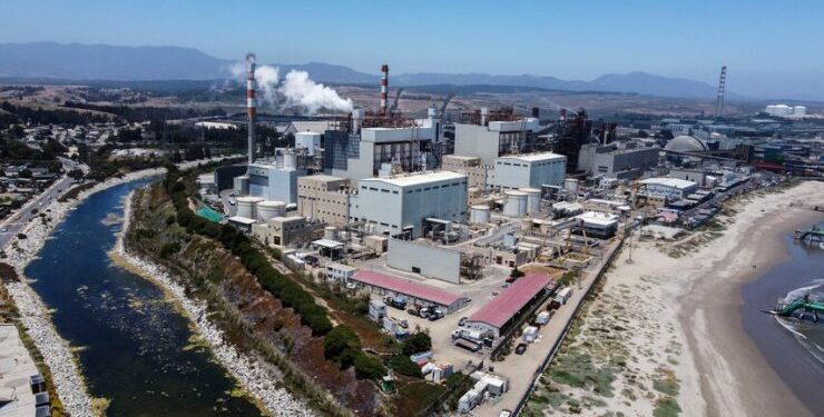 Ministro Huepe señaló que cierre de termoeléctricas en Chile no será “más allá del 2030”