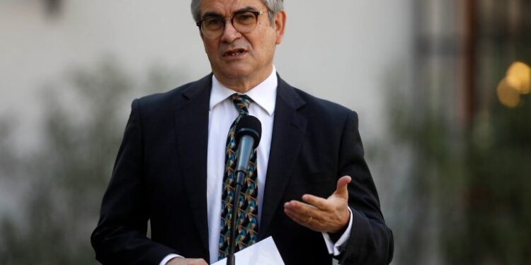 Gobierno aplaza presentación de reforma previsional para después del plebiscito