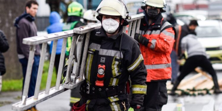 Puerto Montt: joven de 17 años cae cerca de 15 metros en foso de ascensor 