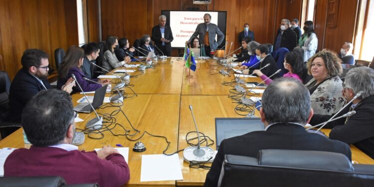 Gobernadores regionales dieron inicio al 2° Foro para la descentralización en la región de Los Lagos