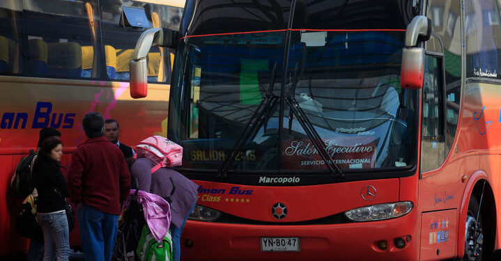Macrozona sur: empresa de buses suspende servicio y camiones evitan Ruta 5