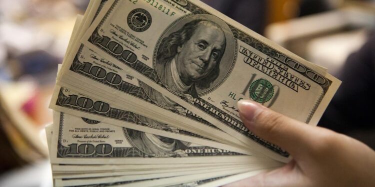 Dólar en Chile: divisa abre sin gran variación y se mantiene sobre los 880