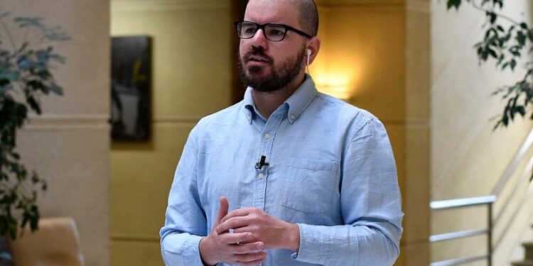 “Qué renuncie si quiere hacer campaña”: Oposición emplaza al ministro Jackson