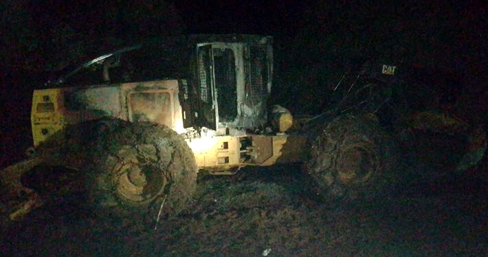 La Araucanía: sujetos quemaron dos máquinas forestales en fundo de Cholchol