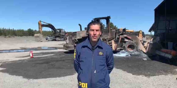 CAM se adjudicó nuevo ataque incendiario en Quilleco que dejó siete máquinas destruidas