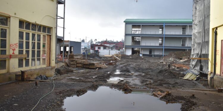 Fiscalizaron obras del Liceo Carmela Carvajal de Prat en Osorno