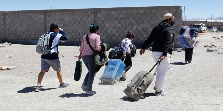 Suben a 6,8 millones las personas que han dejado Venezuela
