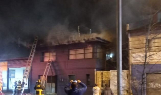 Incendio afectó vivienda de dos pisos en sector oriente de Osorno
