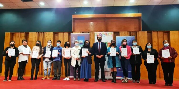 Osorno: más de 60 adultos recibieron sus diplomas por curso de lengua de señas