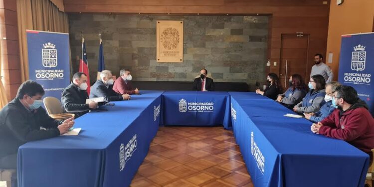 Alcalde de Osorno se reunió con alumnos de liceo Industrial tras manifestaciones