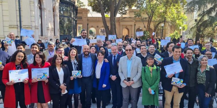 Entregan recursos para dos nuevos móviles de seguridad en Osorno