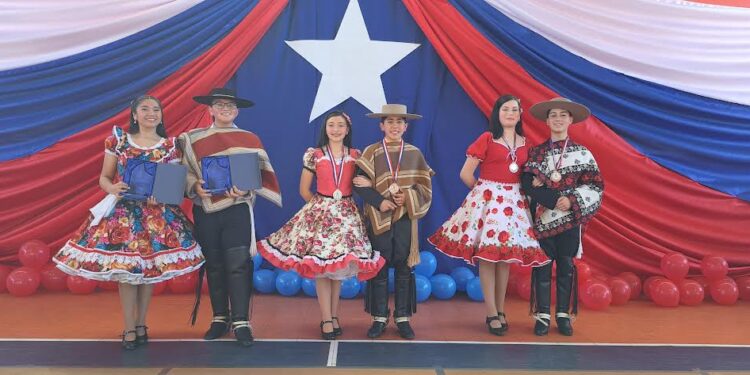 Campeonato de cueca escolar en Osorno reunió a medio centenar de alumnos
