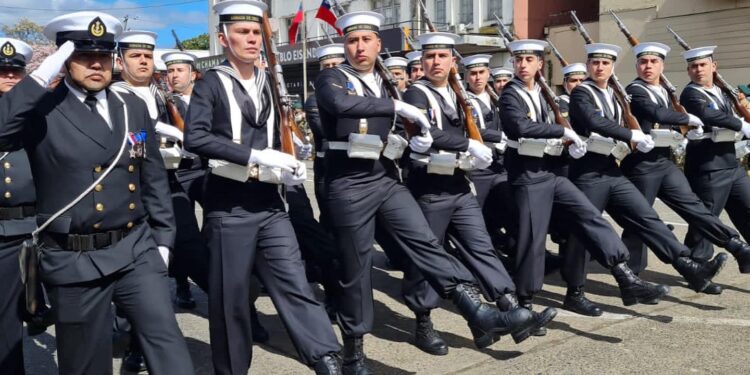 Parada militar en Osorno reunió a más de 200 uniformados 