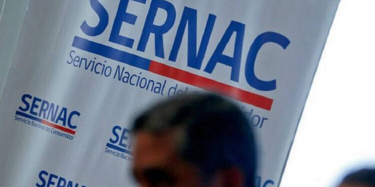 Sernac fiscalizará a supermercados y retails por exigir boleta a salida del local
