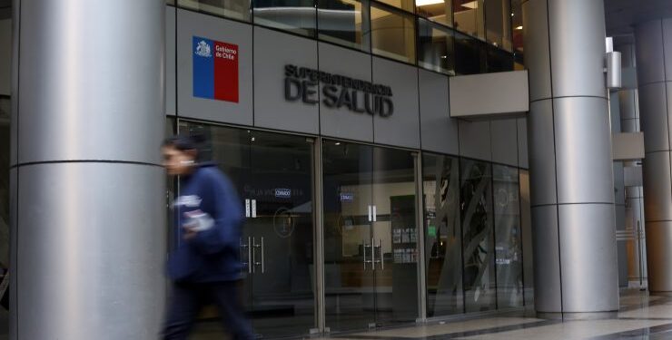 Superintendencia de Salud fijó límite de 7,6% para alza en planes de isapres