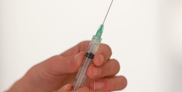 Anuncian vacunación contra la viruela del mono en Chile