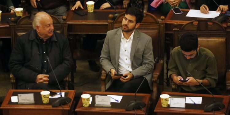 Oficialismo presentará este miércoles propuesta constituyente