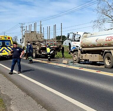Un lesionado dejó colisión de camiones en ruta U-55