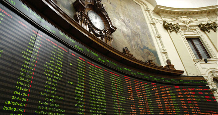 IPSA salta 4,5% y las acciones rentan positivo ante exceptiva por resultado del domingo
