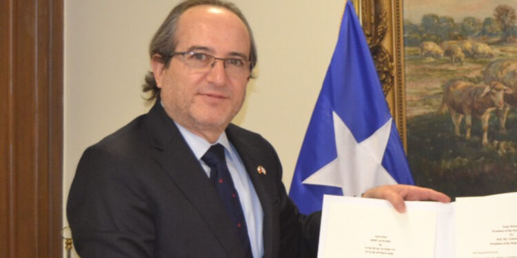 Cancillería anuncia que embajador de Israel en Chile será recibido a fin de mes