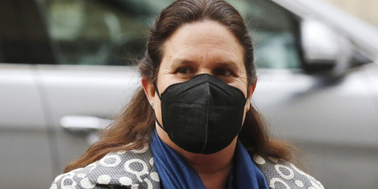 Ministra Fernández vuelve a Chile tras hackeo de correos del Estado Mayor Conjunto