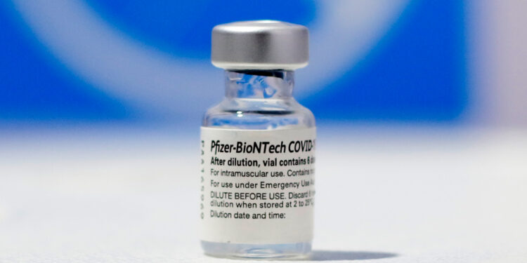 Llegó a Chile el primer cargamento de vacunas bivalentes contra el Covid-19