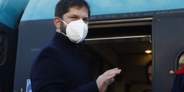 Presidente Boric ya está en Chile tras su gira por Estados Unidos