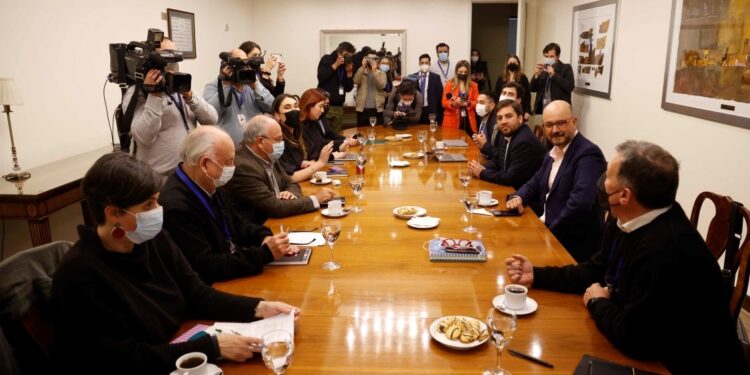 Oficialismo tiene «un 90% de acuerdo» en propuesta para proceso constituyente