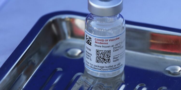 ISP dio luz verde al uso de vacunas bivalente de Pfizer y Moderna