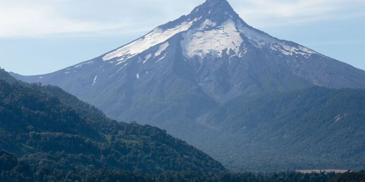 Tres integrantes del Ejército permanecen desaparecidos en volcán Puntiagudo