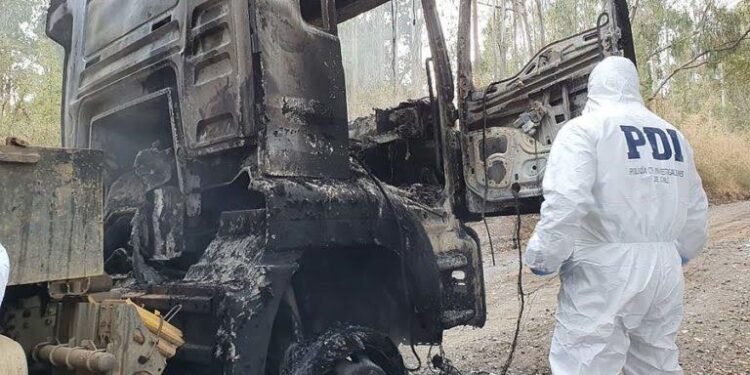 CAM se adjudicó ataque incendiario en La Unión que involucró a 11 vehículos