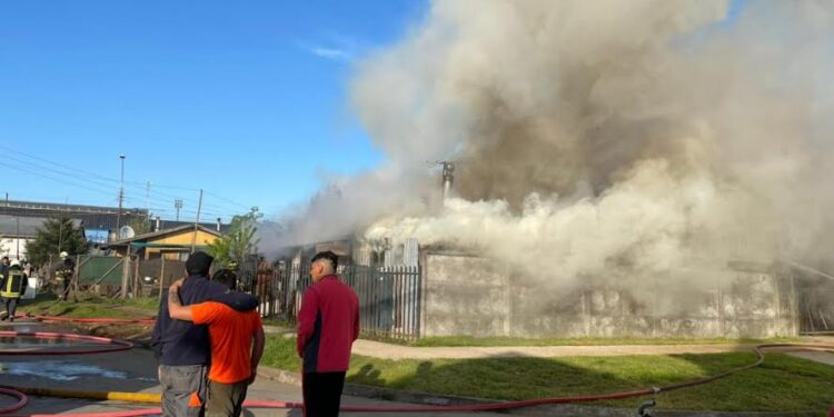 Incendio dejó tres viviendas afectadas y un adulto mayor lesionado en Purranque&nbsp;