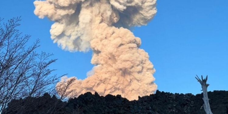 Volcán Nevados de Chillán en alerta técnica amarilla por humo&nbsp;