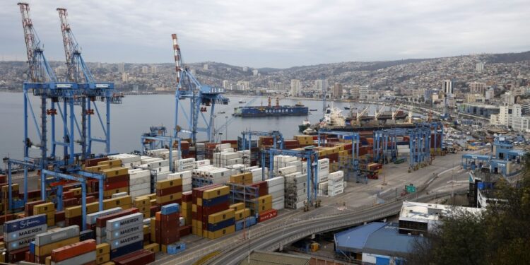 Portuarios anuncian paralización para este miércoles y jueves