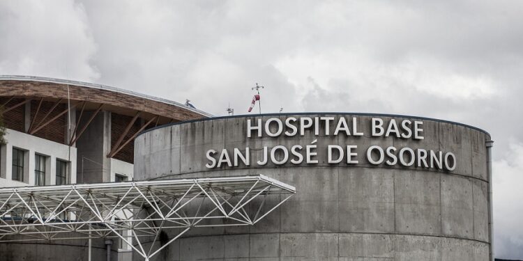 Mujer recibió disparo y acudió sola a atenderse al hospital de Osorno 