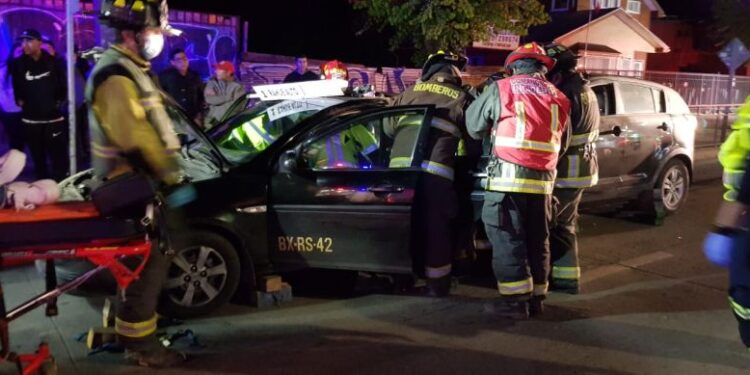 Cinco lesionados dejó colisión por alcance este domingo en Osorno