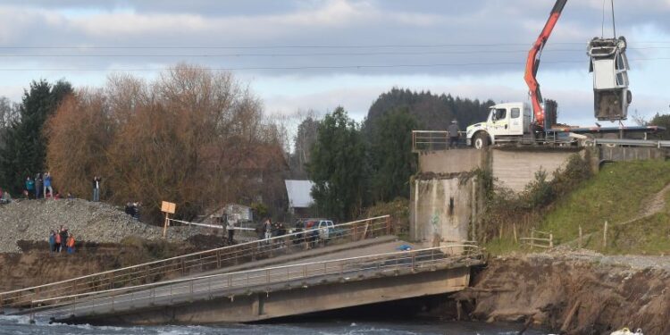 Alcalde de Puerto Octay pide agilizar reconstrucción de puente Cancura