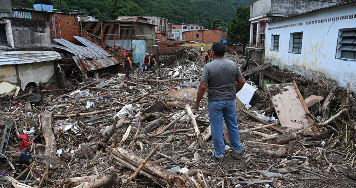25 muertos y más de 50 desaparecidos por deslave en Venezuela