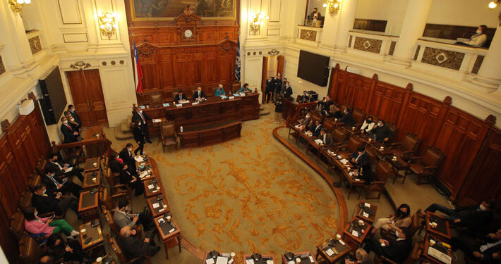 Cadem: 71% está de acuerdo con que Chile necesita una nueva Constitución&nbsp;