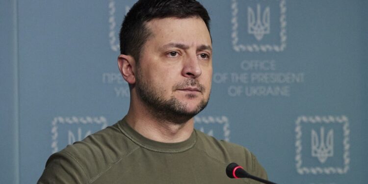 Zelenski dijo que Rusia comenzó a «preparar a su sociedad» para usar armas nucleares