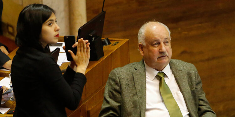 Teillier: «Hay una campaña de asesinato de imagen política a Cariola»