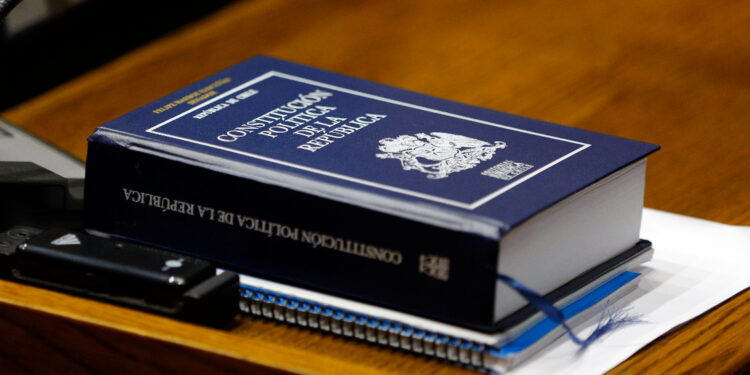 Nueva Constitución: Los «12 principios» del borrador que avanza entre los partidos