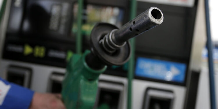 Bencinas: La de 93 caerá y la de 97 subirá este jueves