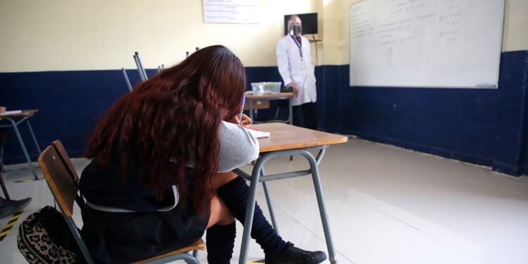 Ministro Ávila anunció cambios en programa de Liceos Bicentenarios